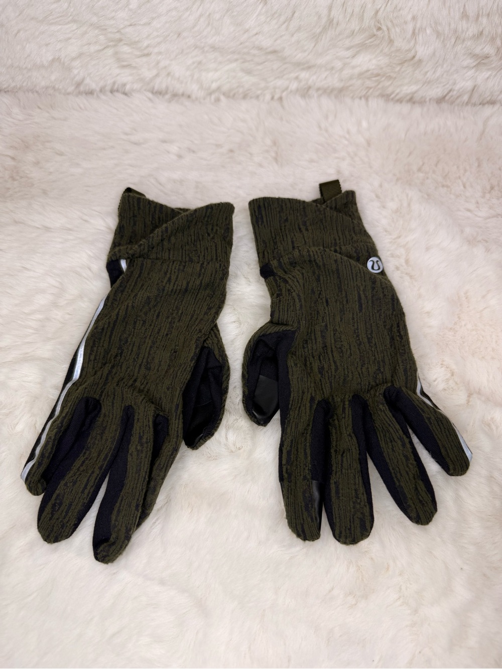 NWOT Lululemon's Running Gloves Women's M/L Green Black Reflective Tech Friendly